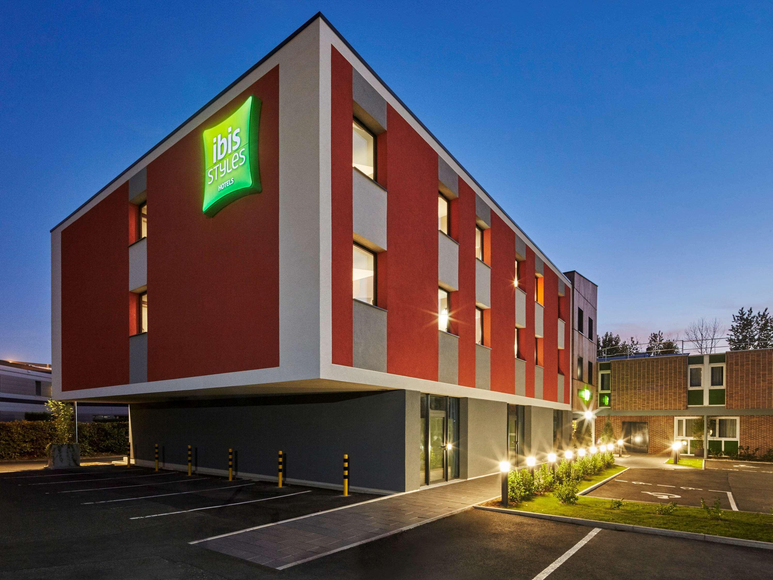 Ibis Styles Evry Lisses Hotel Ngoại thất bức ảnh